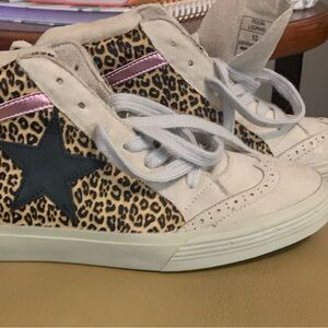 SHUSHOP Leopard Print High-Top Sneakers with Black Star
